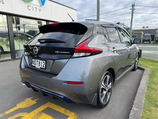 2018 Nissan LEAF - Thumbnail