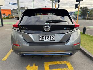 2018 Nissan LEAF - Thumbnail