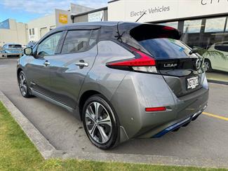 2018 Nissan LEAF - Thumbnail
