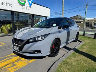2020 Nissan LEAF - Thumbnail