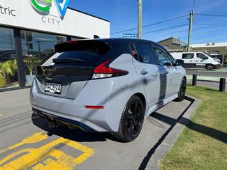 2020 Nissan LEAF - Thumbnail