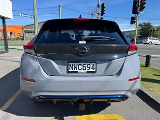 2020 Nissan LEAF - Thumbnail