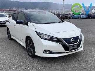 2017 Nissan LEAF - Thumbnail