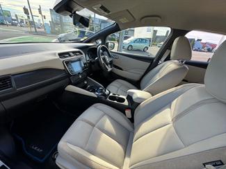2017 Nissan LEAF - Thumbnail