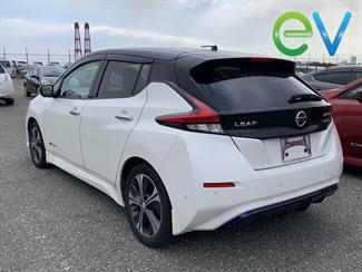 2017 Nissan LEAF - Thumbnail