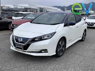 2017 Nissan LEAF - Thumbnail