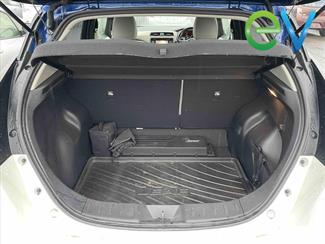 2017 Nissan LEAF - Thumbnail