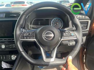 2021 Nissan LEAF - Thumbnail